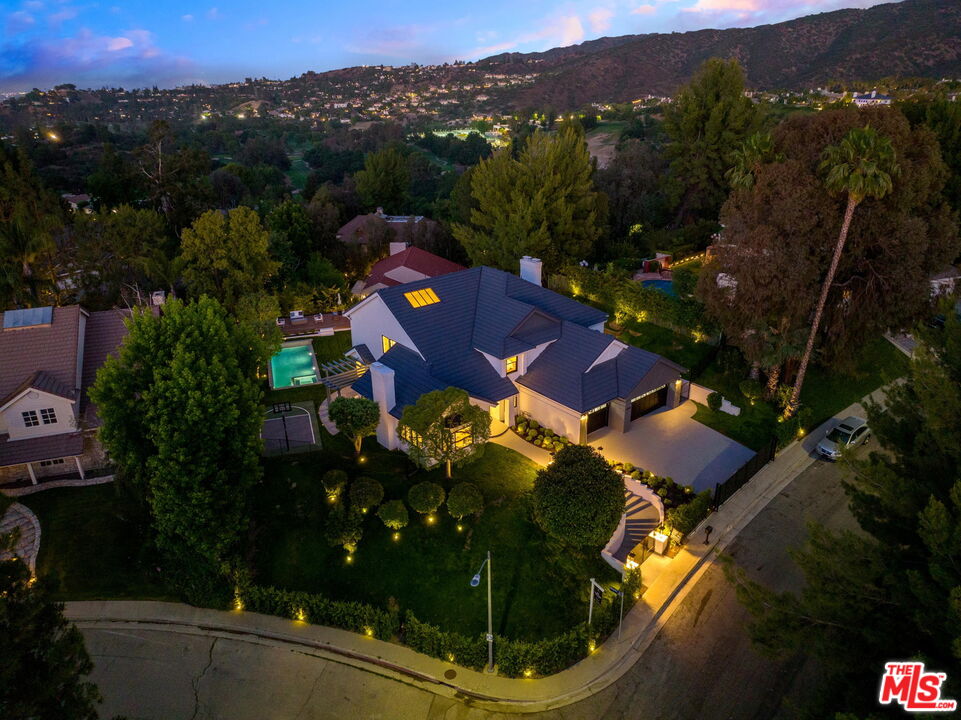 4050 Clarinda DR