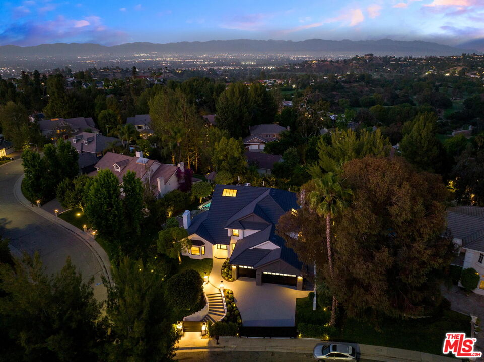 4050 Clarinda DR