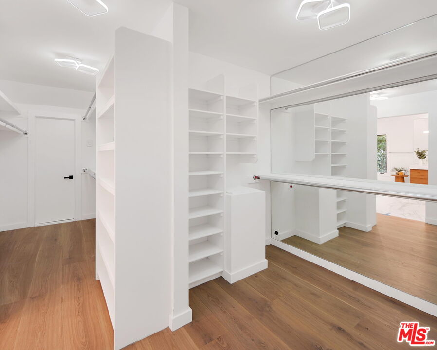 4050 Clarinda DR
