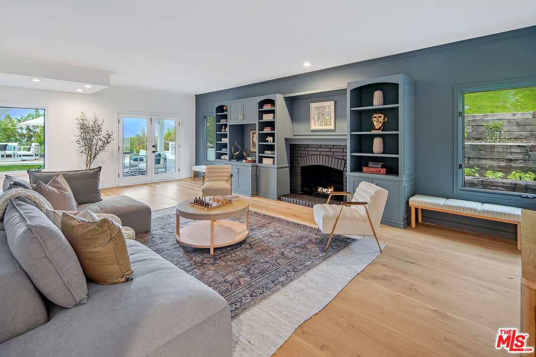 4050 Clarinda DR