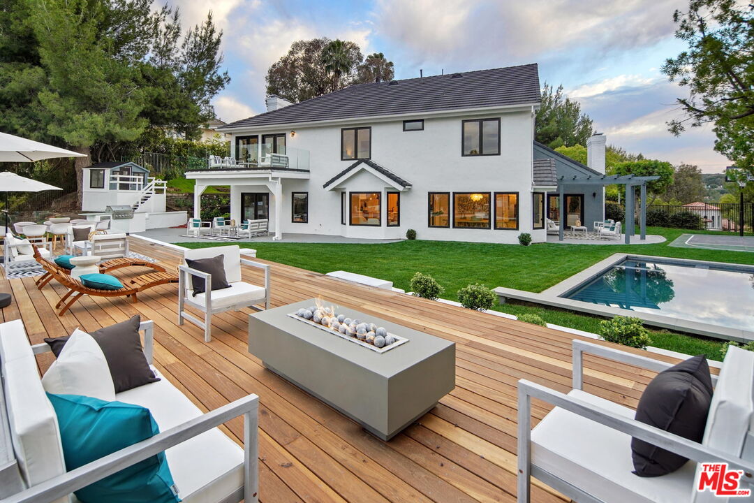 4050 Clarinda DR