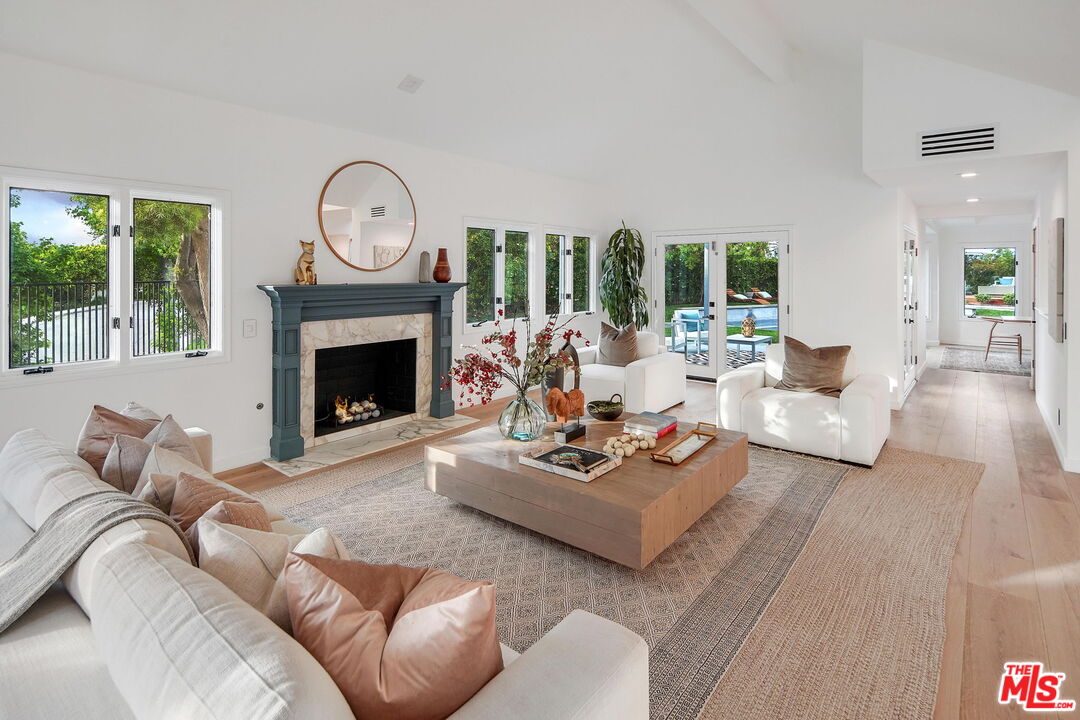 4050 Clarinda DR