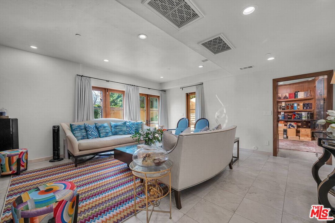 3110 Benedict Canyon Dr