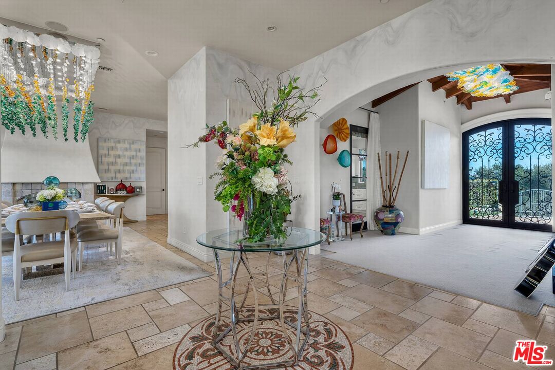 3110 Benedict Canyon Dr