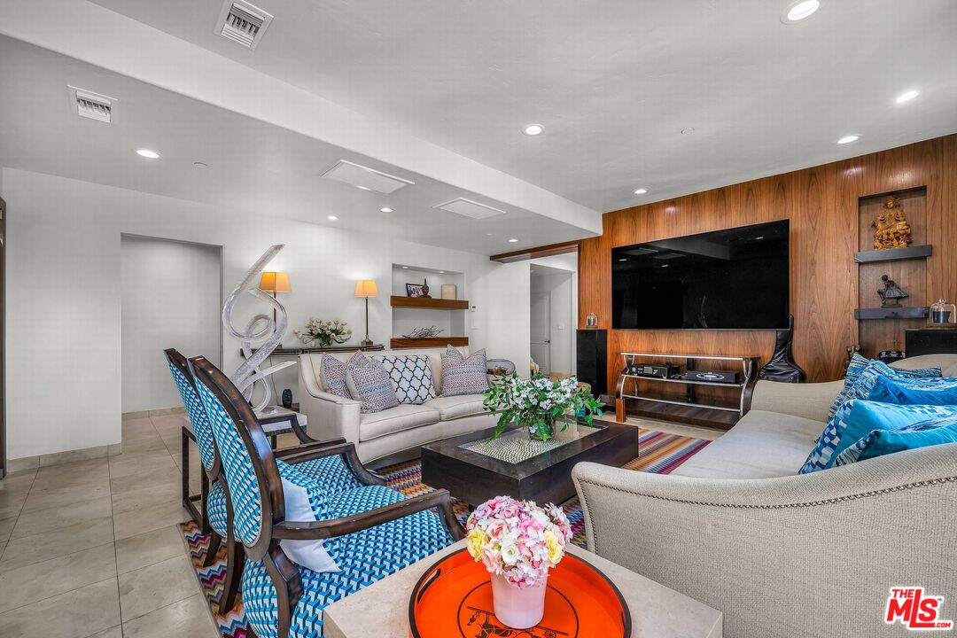 3110 Benedict Canyon Dr