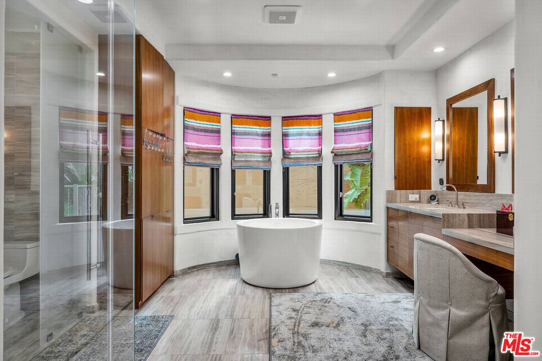 3110 Benedict Canyon Dr