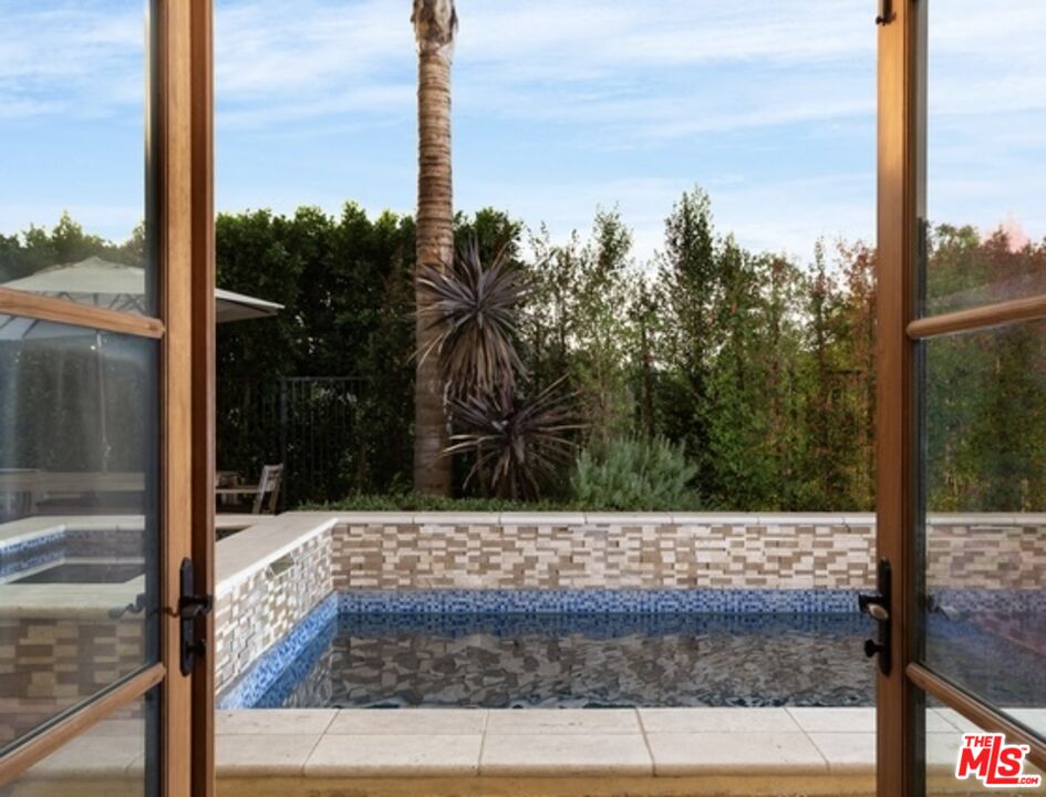 3110 Benedict Canyon Dr