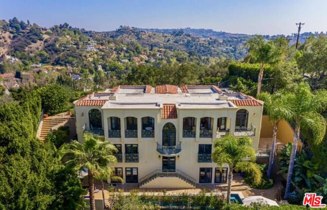 3110 Benedict Canyon Dr