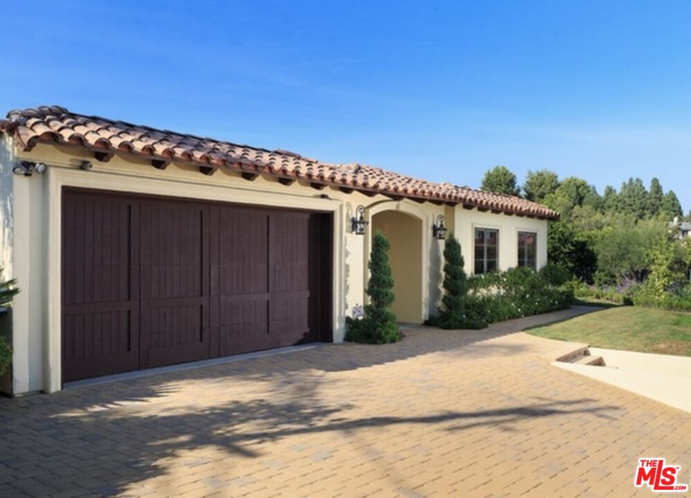 3110 Benedict Canyon Dr