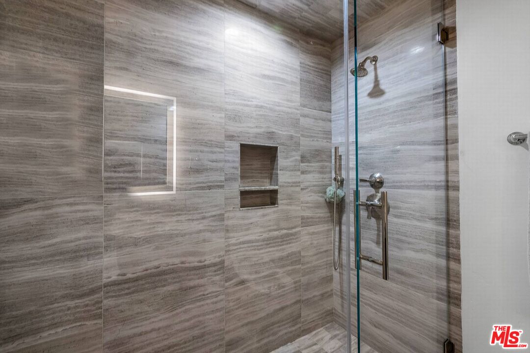 3110 Benedict Canyon Dr