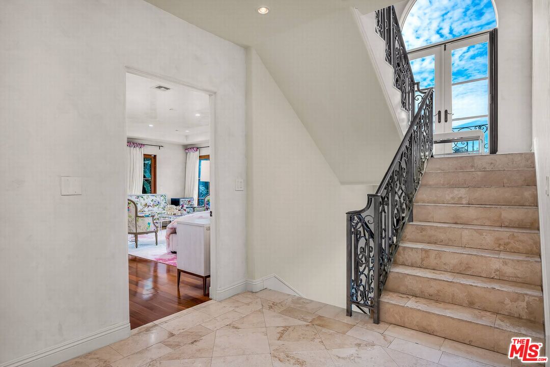 3110 Benedict Canyon Dr