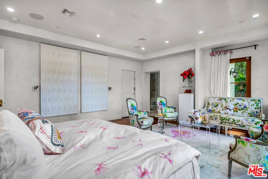 3110 Benedict Canyon Dr