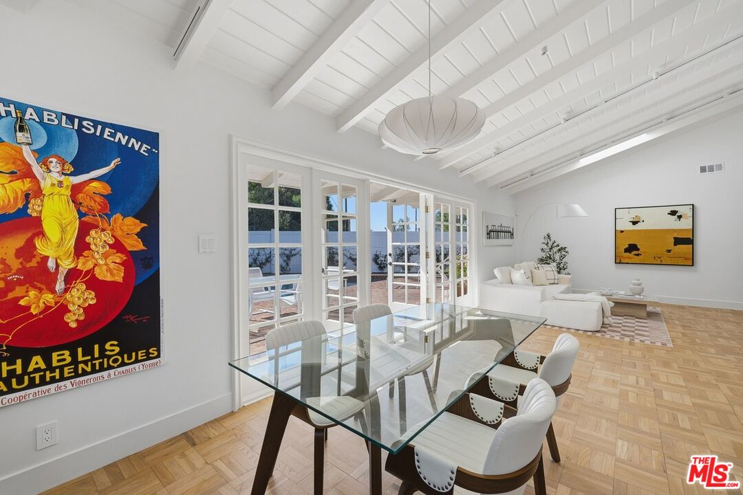 864 Bienveneda Ave
