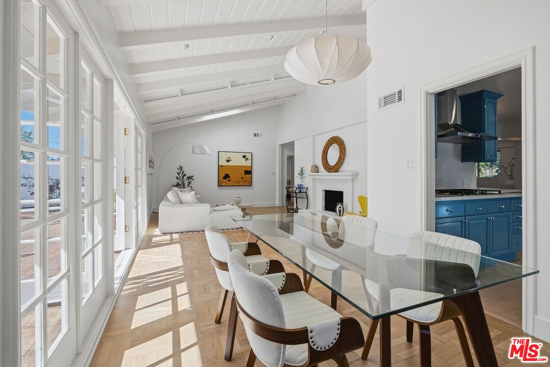 864 Bienveneda Ave