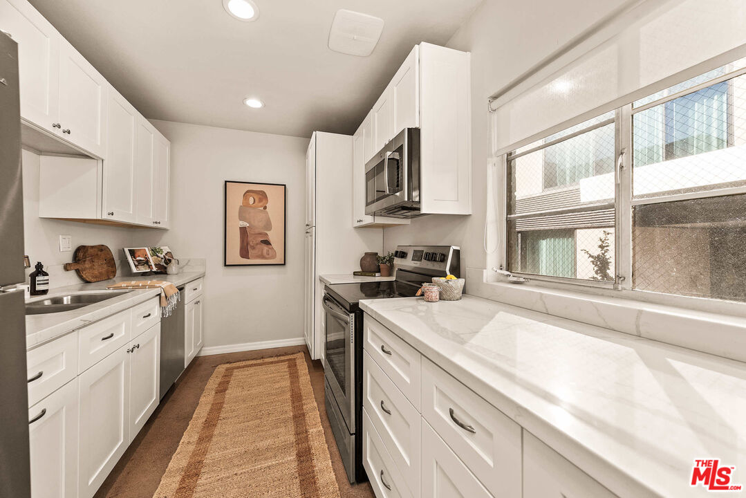 8401 Fountain Ave Unit: 13