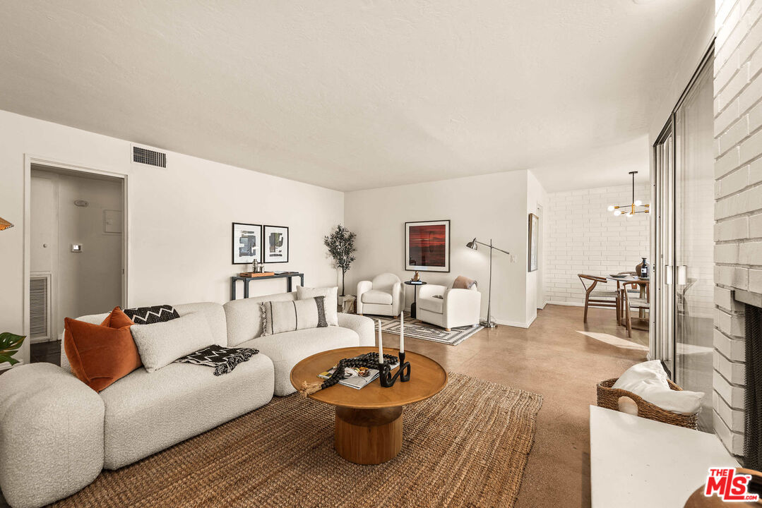 8401 Fountain Ave Unit: 13