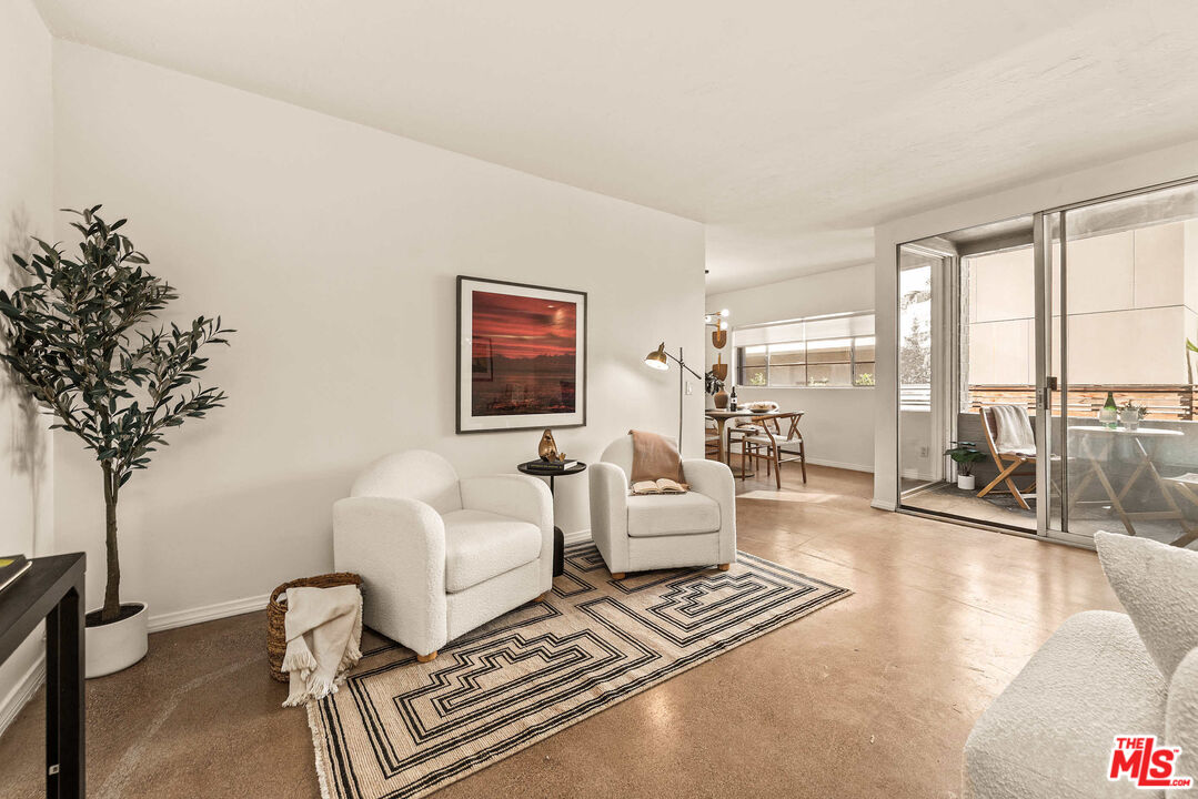8401 Fountain Ave Unit: 13