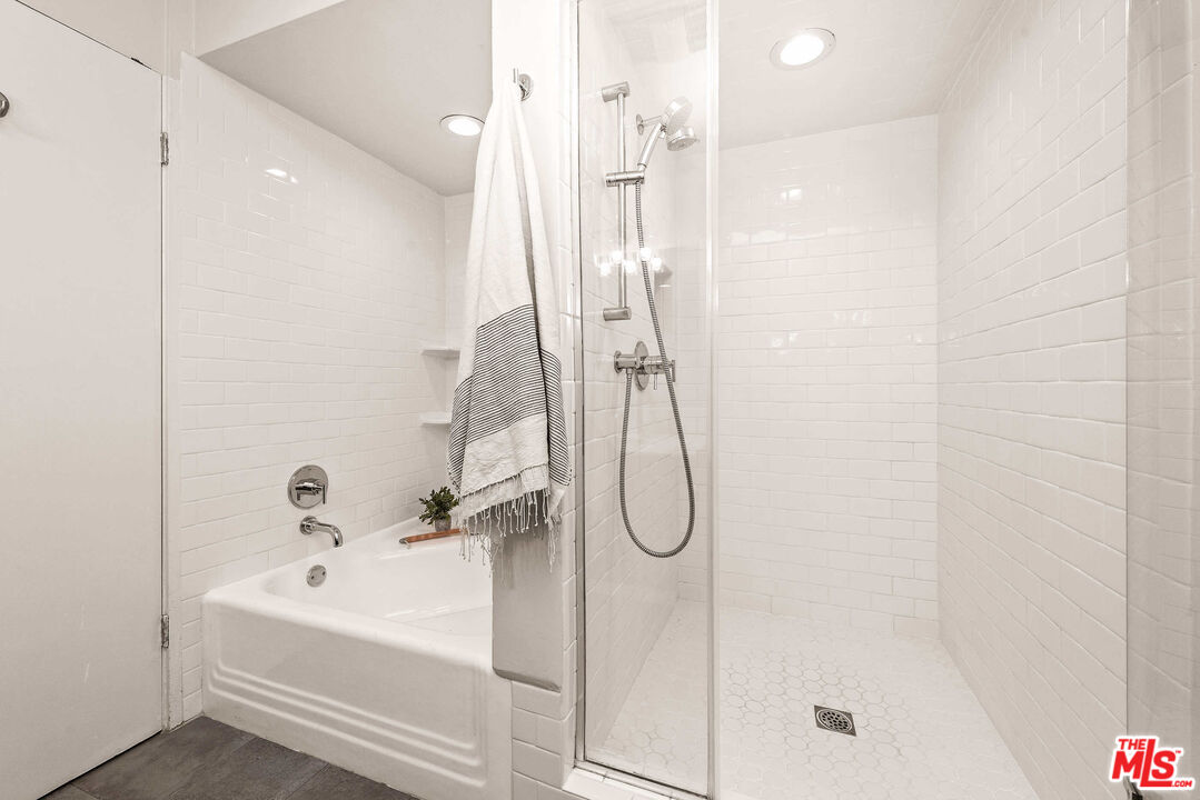 8401 Fountain Ave Unit: 13