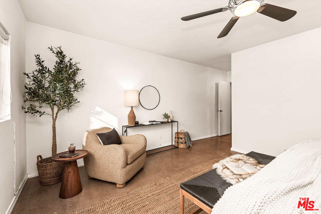 8401 Fountain Ave Unit: 13
