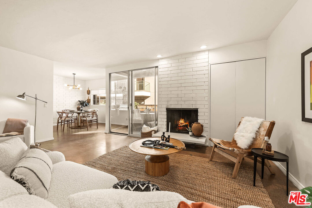 8401 Fountain Ave Unit: 13