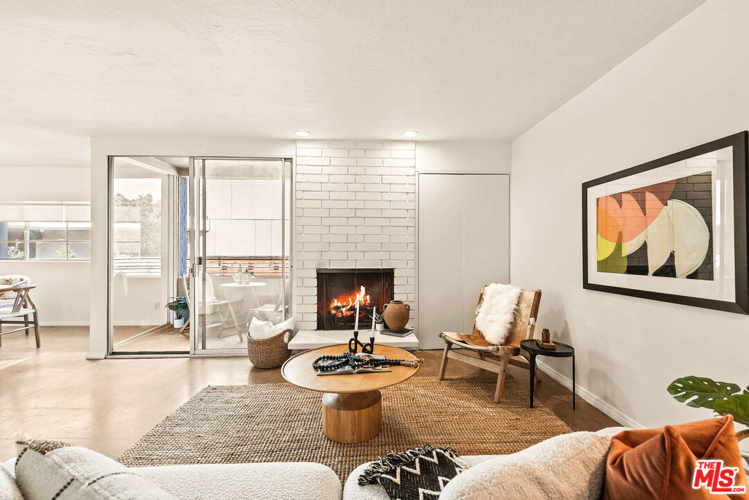 8401 Fountain Ave Unit: 13