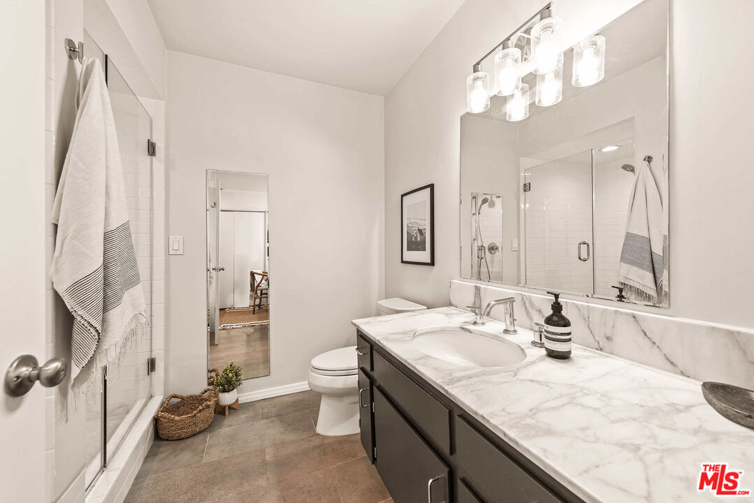 8401 Fountain Ave Unit: 13