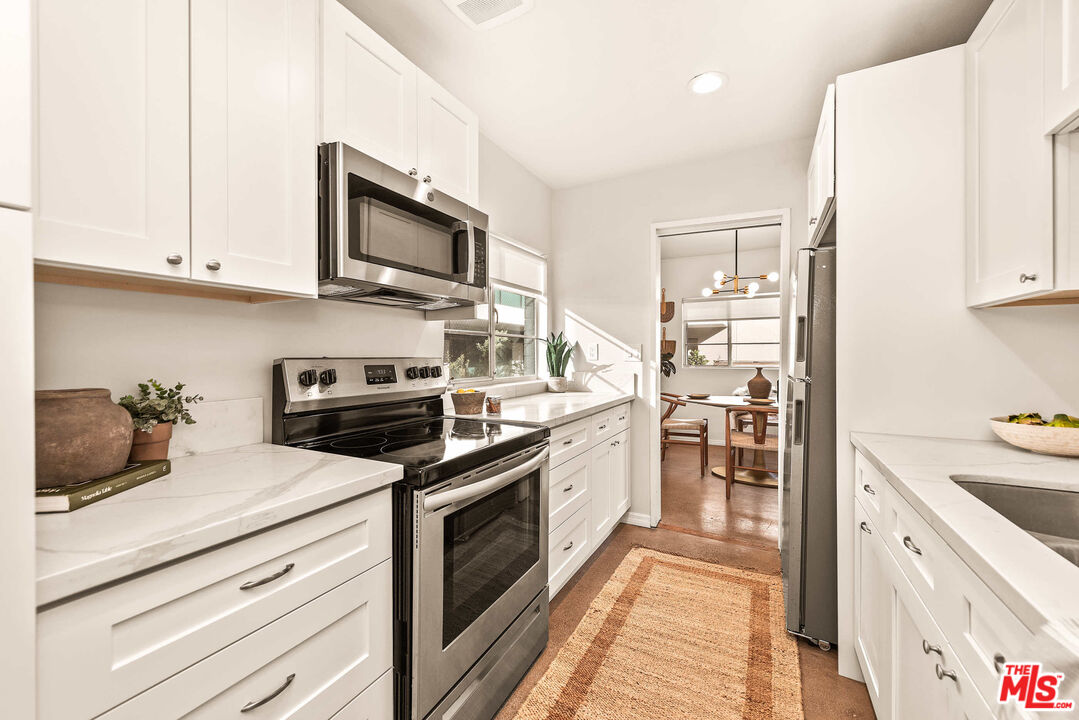 8401 Fountain Ave Unit: 13