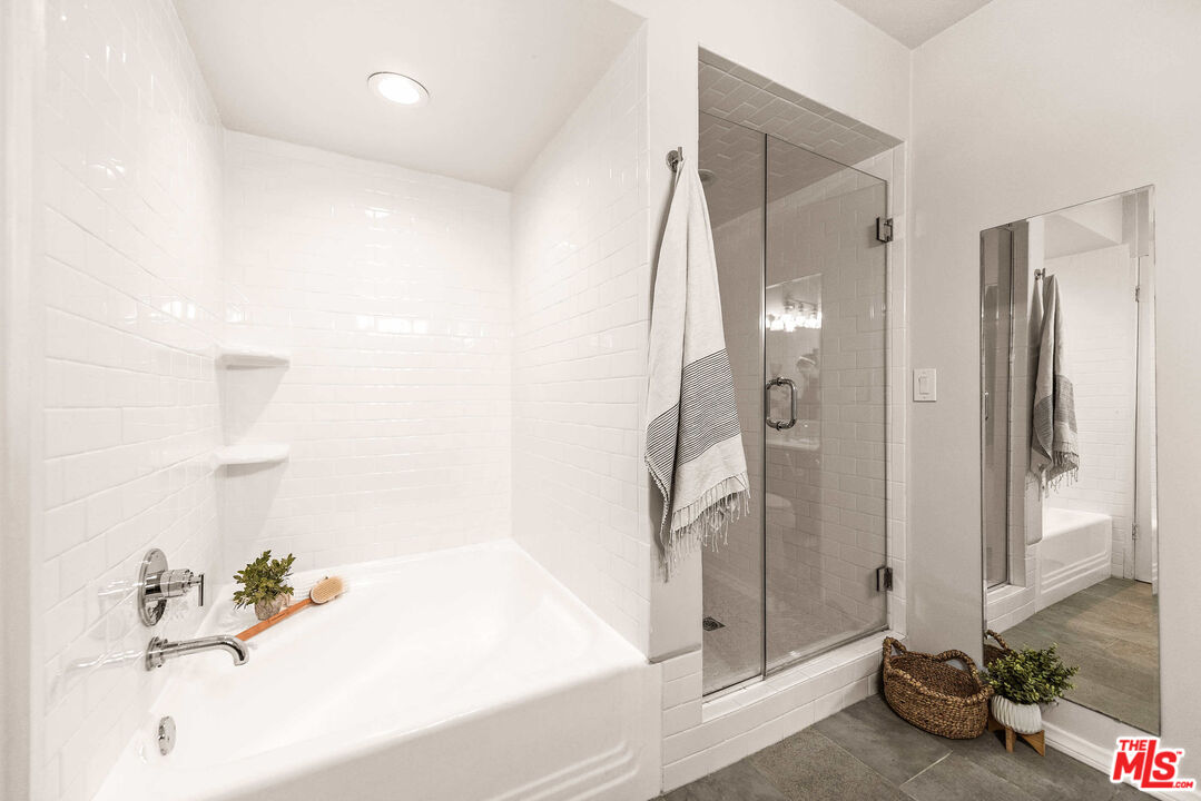 8401 Fountain Ave Unit: 13