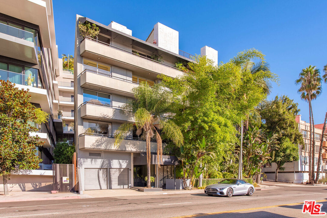 8401 Fountain Ave Unit: 13