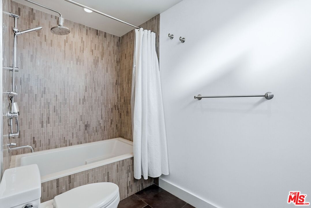 125 Pacific St Unit: 5