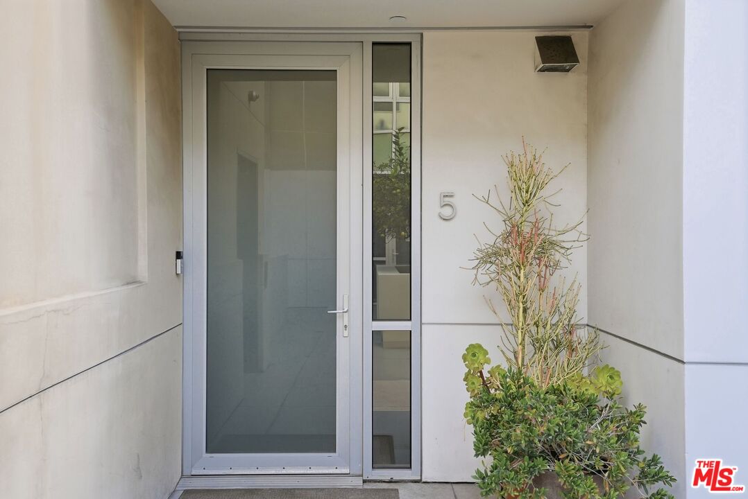 125 Pacific St Unit: 5