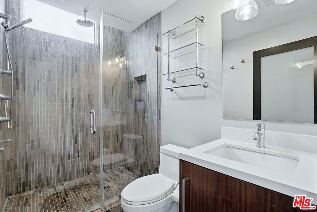 125 Pacific St Unit: 5