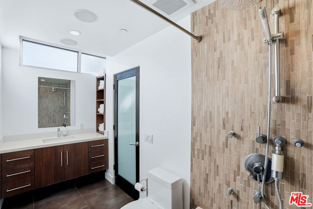 125 Pacific St Unit: 5