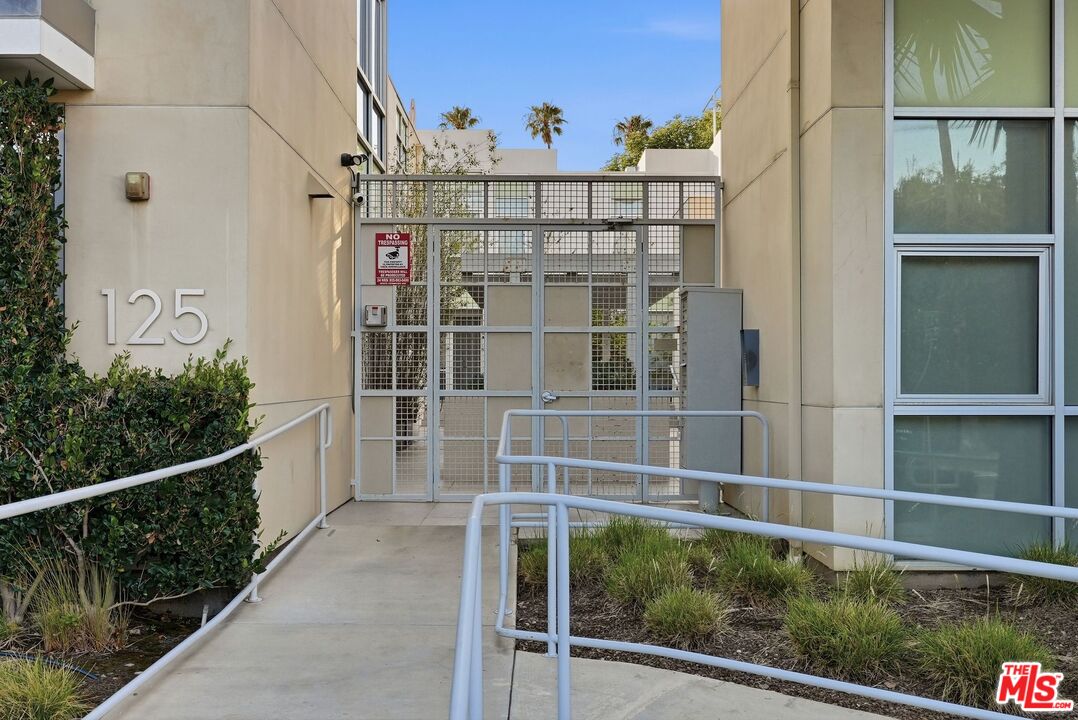 125 Pacific St Unit: 5