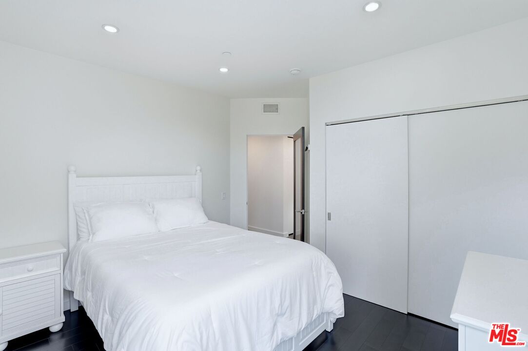 125 Pacific St Unit: 5
