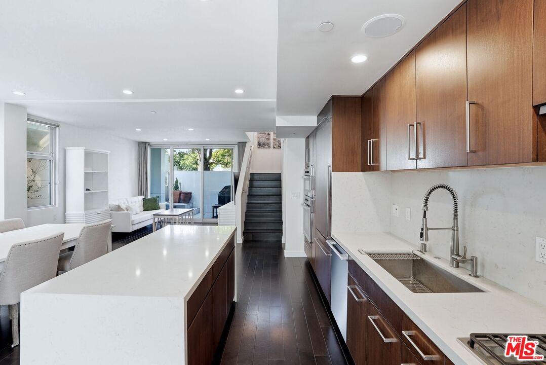 125 Pacific St Unit: 5