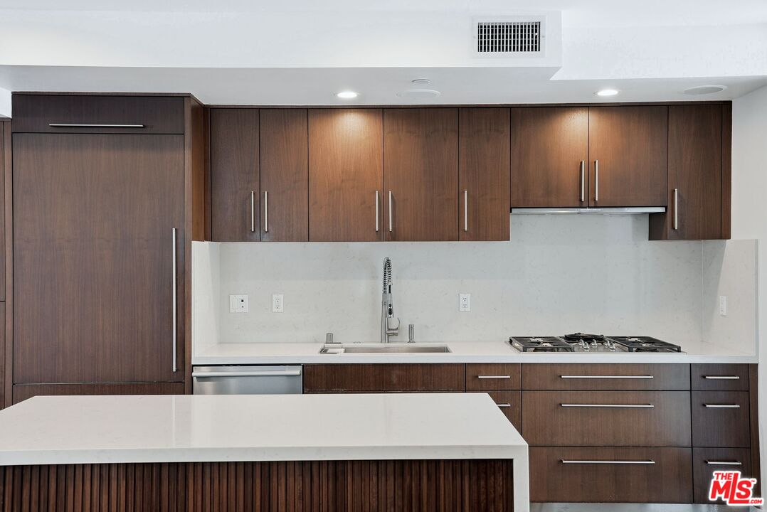 125 Pacific St Unit: 5