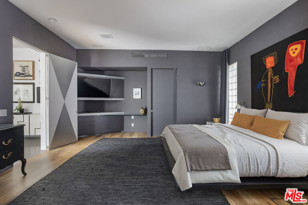 520 W Via Lola