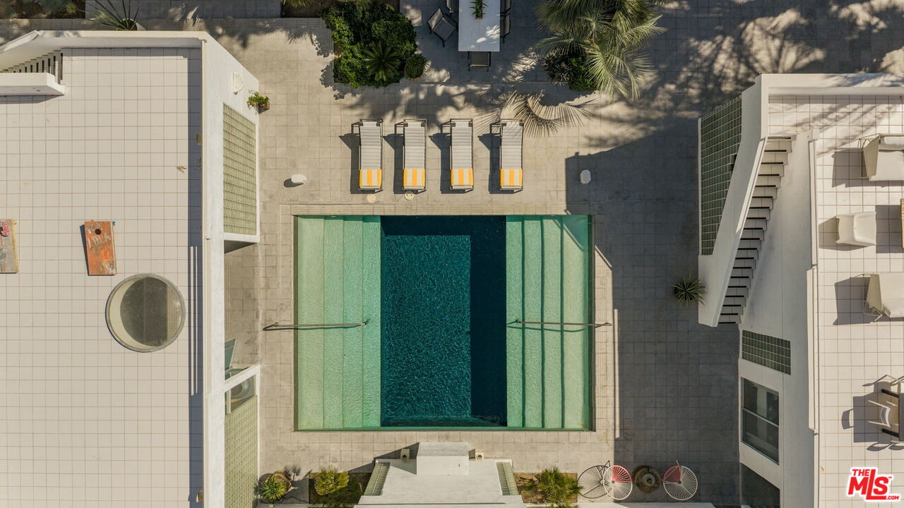 520 W Via Lola