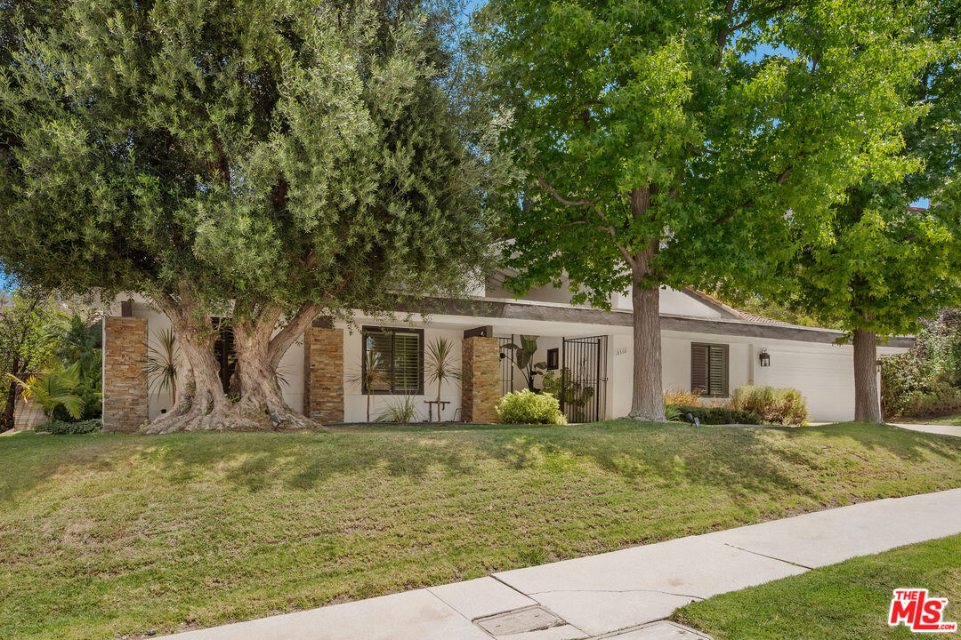18360 Lake Encino Dr
