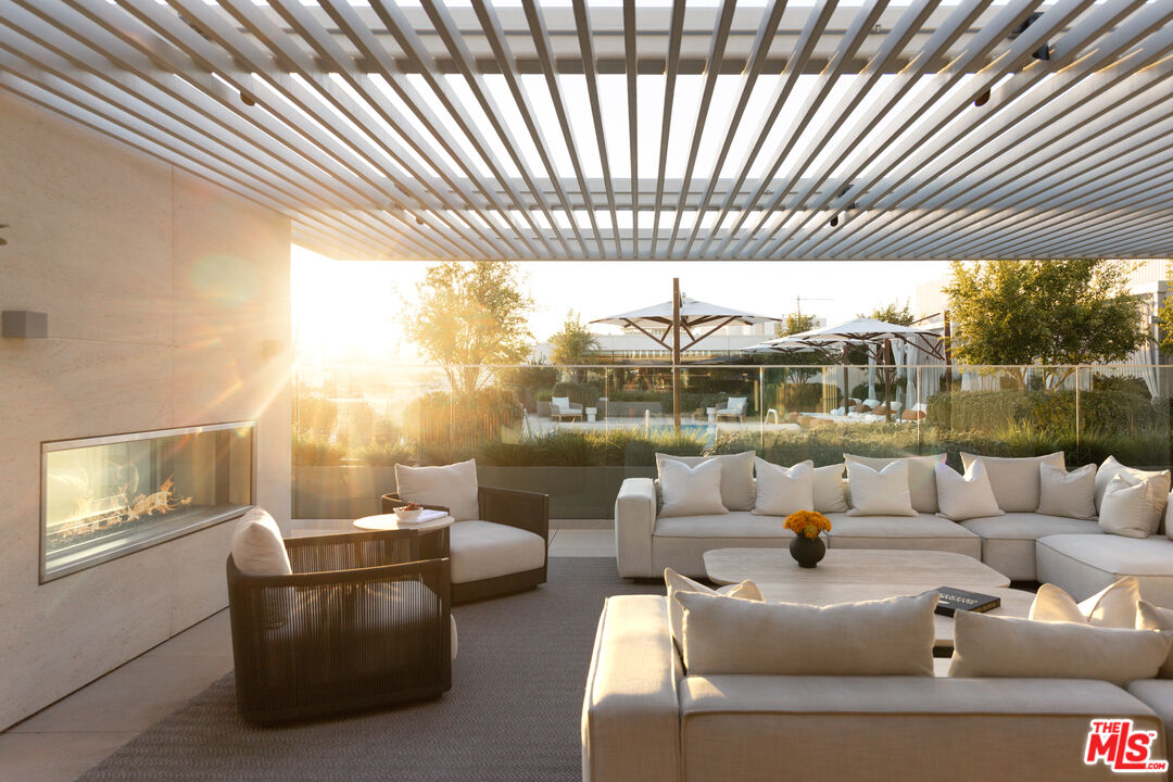 9200 Wilshire Blvd Unit: PH1E