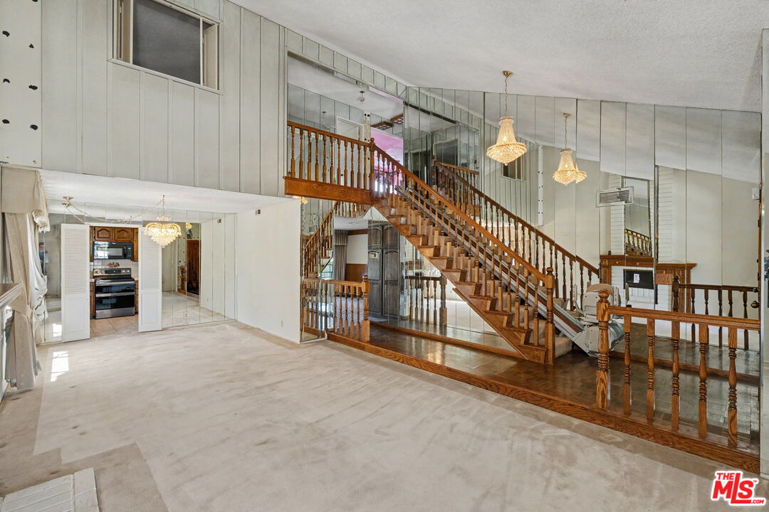 627 Mount St