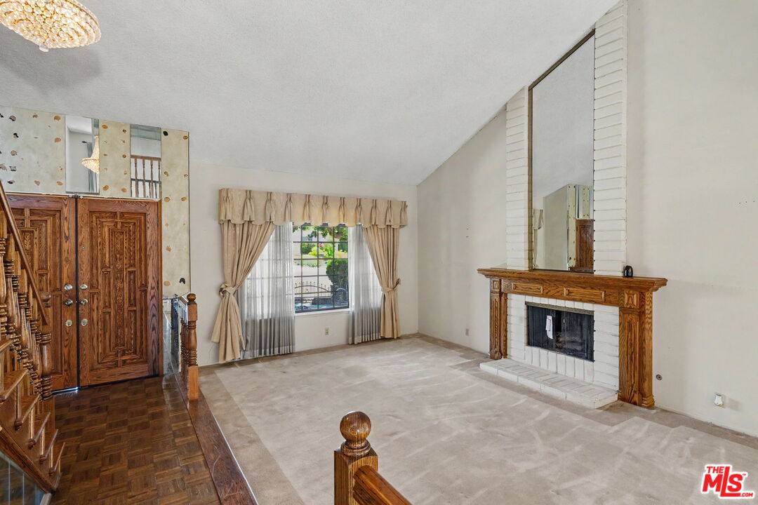 627 Mount St
