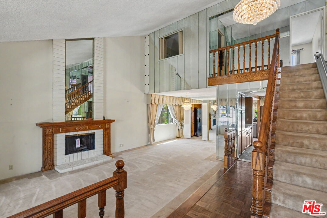 627 Mount St