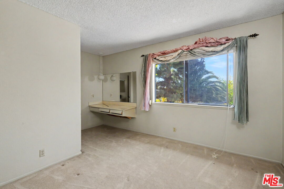 627 Mount St