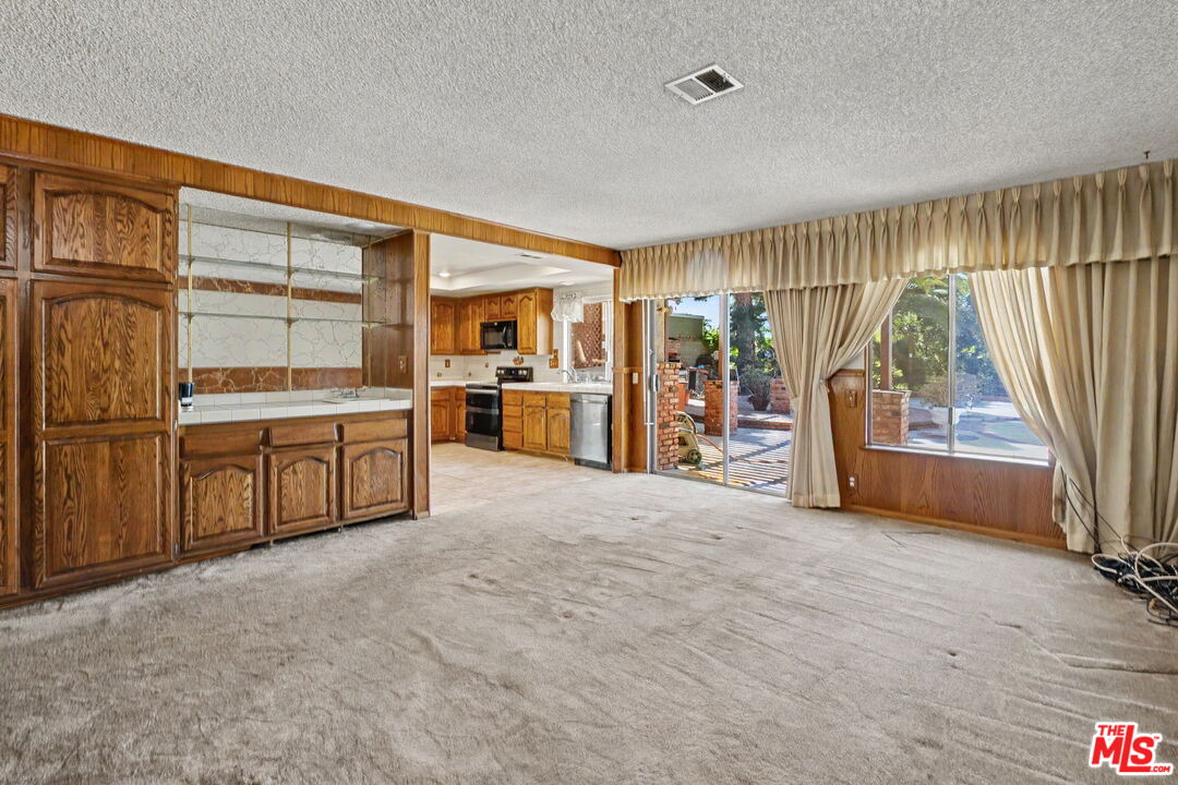 627 Mount St