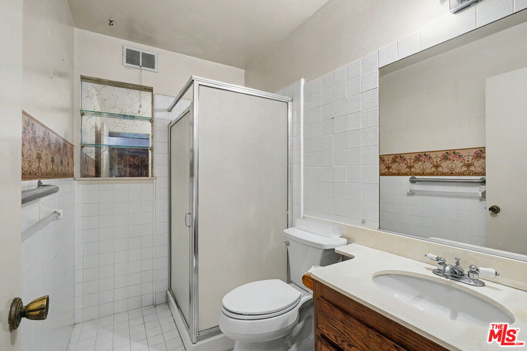 627 Mount St