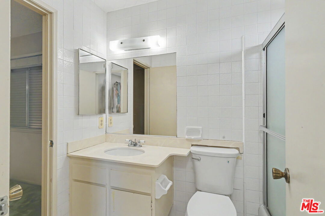 627 Mount St