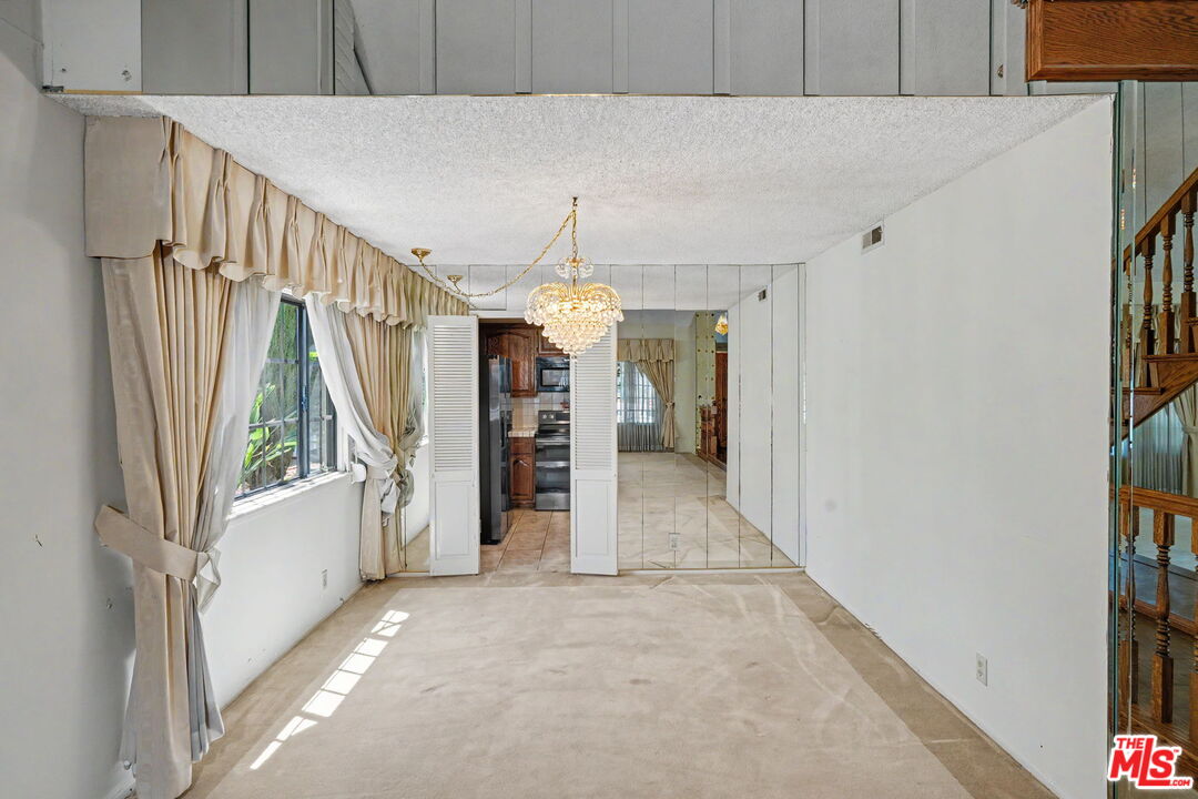 627 Mount St