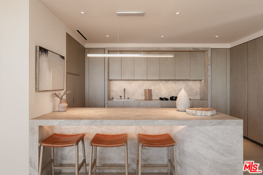 9200 Wilshire Blvd Unit: 505W